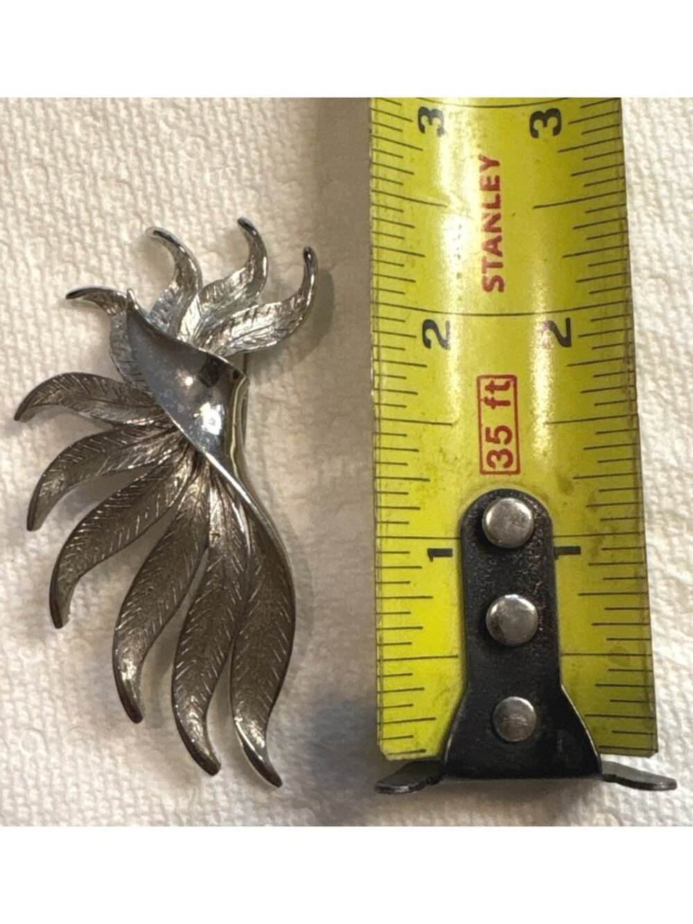 Vintage Silver-Tone Leaf Brooch Pin With Textured & Polished Details Retro State - Picture 9 of 10